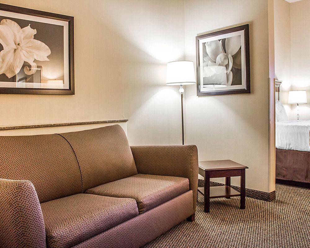 Holiday Inn - Cheshire - Southington By Ihg Exterior photo