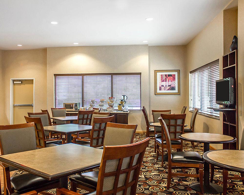 Holiday Inn - Cheshire - Southington By Ihg Exterior photo
